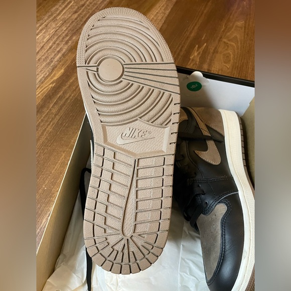 Like New AIR JORDAN 1 RETRO HIGH OG - Picture 5 of 10